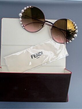 Fendi Pearl Rim Round Sunglasses FF0295/S 35J53 Rose Gold Pink Gradient